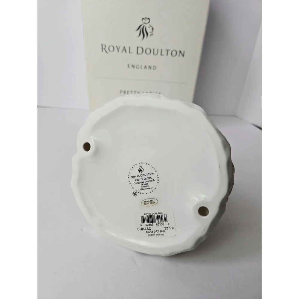Royal Doulton figurine Pretty Ladies Christmas‎ Day 2008 w/ box
